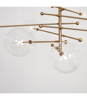 The chandelier Celeres, a light and airy design thanks to the association of brass and blown glass