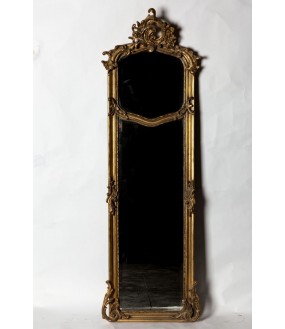 Large baroque beveled mirror, with its gilt wood frame.