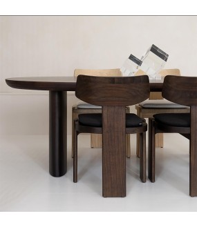 Veneer wood dining table Pablo, a beautiful contemporary oval dining table made of eucalyptus wood