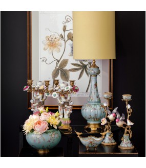 Large table lamp in blue porcelain in the shape of a hand painted vase with floral patterns and aged brass