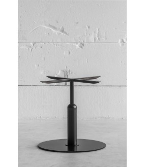 Pedestal table made in marble from Carrare and metal base.
