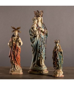 Faithful reissue of a Virgin Mary, representative of the religious statues in vogue in the 19th century