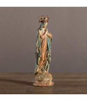 Faithful reissue of a Virgin Mary, representative of the religious statues in vogue in the 19th century