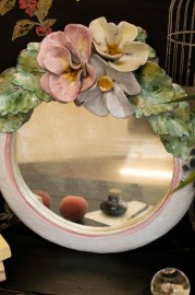 Miroir en céramique fleuri